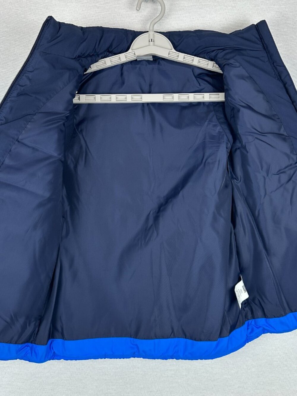 PUMA BOYS SLEEVELESS PUFFER VEST BLUE AND NAVY COLOR, FULL ZIP FRONT,SIZE M10/12 - Picture 5 of 9